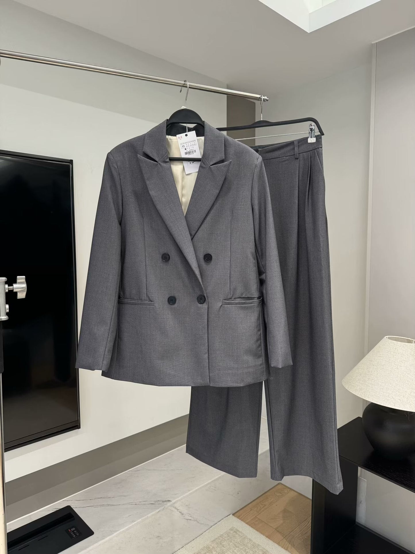 Ladies' new fashion with shoulder pads loose double breasted casual lapel suit coat retro long sleeved pocket women's coat chic top
