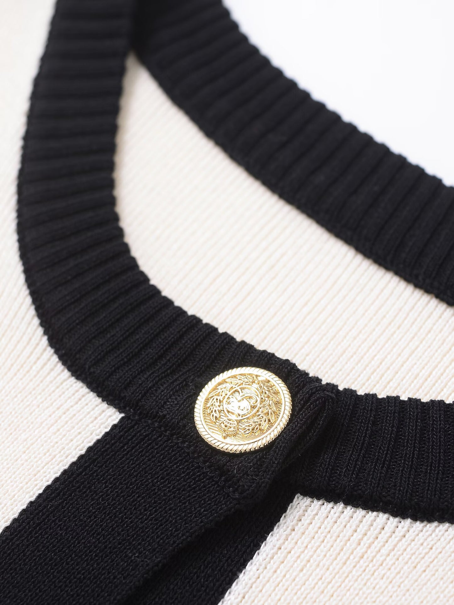 Women's new versatile fashion O-neck gold button knitted long sleeve cardigan