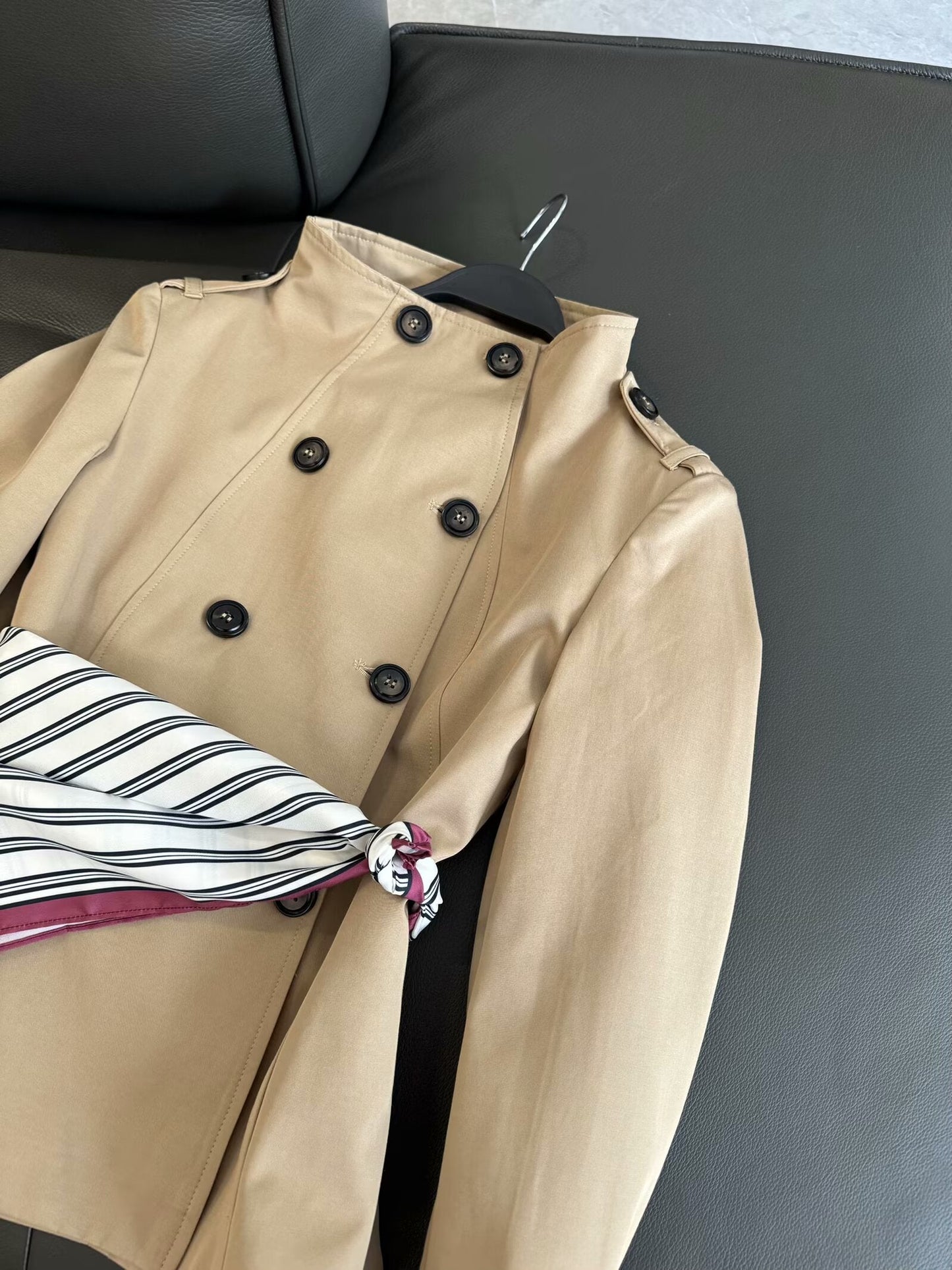Women's new Fashion printed scarf decoration casual double breasted windbreaker coat retro long sleeved women's coat chic top