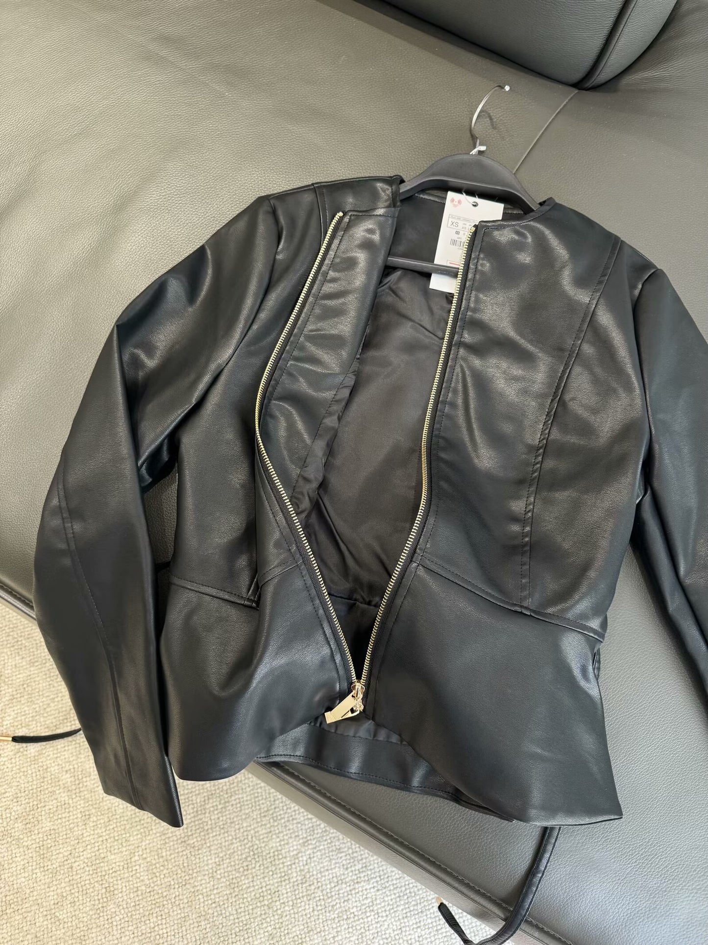 Women's new Fashion casual O-Neck short skirt style hem Faux Leather jacket coat retro long sleeved zipper women's coat chic top