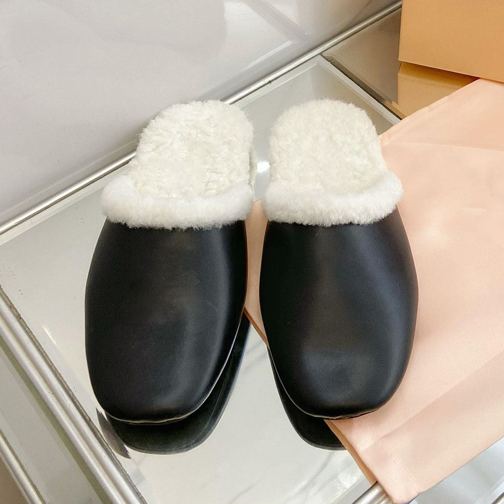 Women's new outer wear plus fluffy slippers have a shoe box