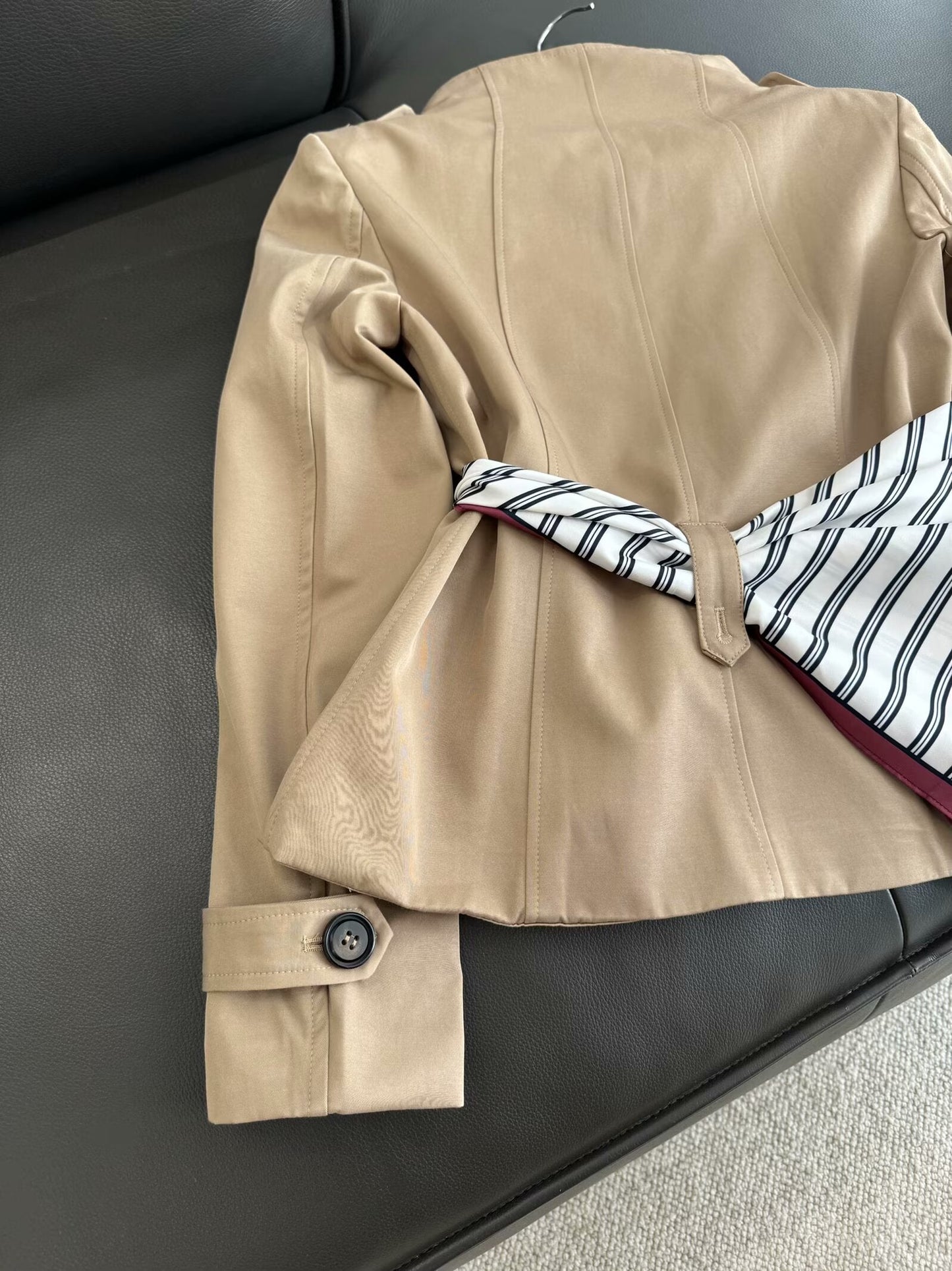 Women's new Fashion printed scarf decoration casual double breasted windbreaker coat retro long sleeved women's coat chic top