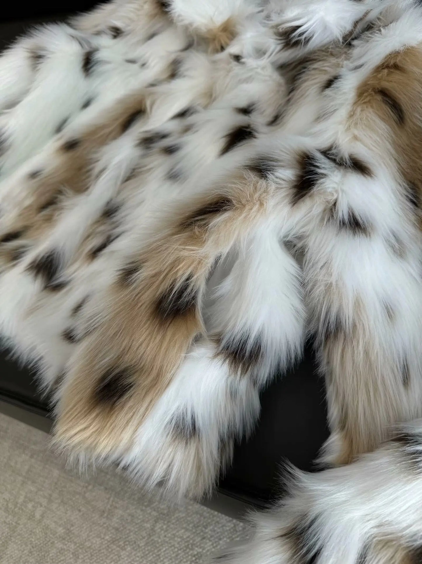 Women's winter fashion faux fur effect short warm printed striped fleece coat retro long sleeved pocket women's coat Chic top