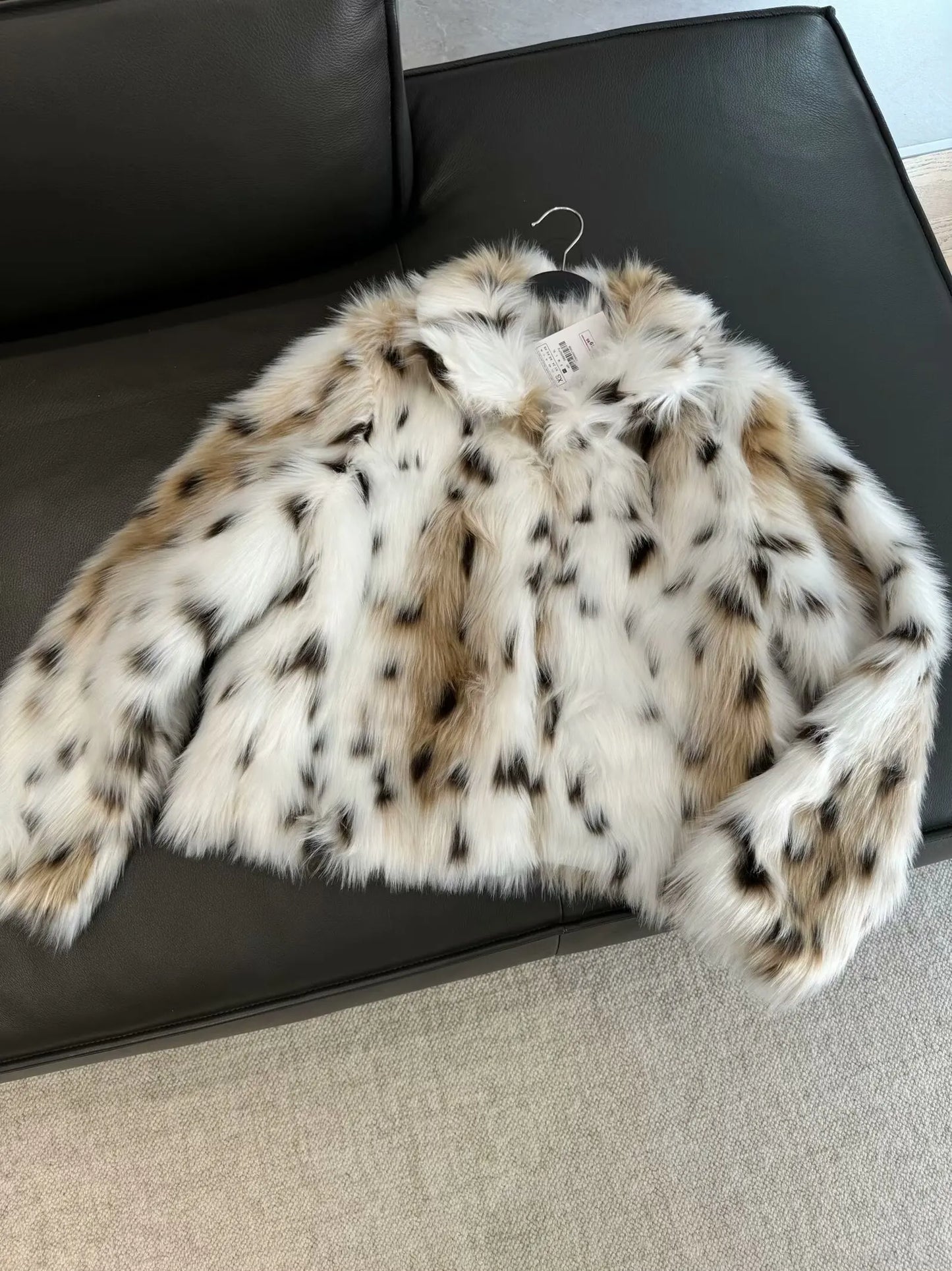 Women's winter fashion faux fur effect short warm printed striped fleece coat retro long sleeved pocket women's coat Chic top