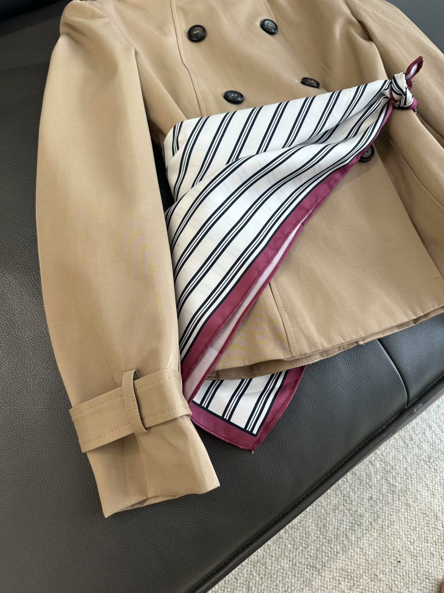 Women's new Fashion printed scarf decoration casual double breasted windbreaker coat retro long sleeved women's coat chic top
