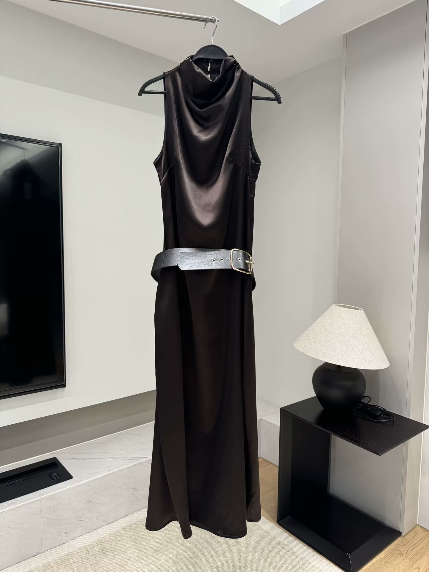 Women's 2025 new chic fashion With Belt slim fit satin texture sexy pleated Midi dress retro sleeveless women's dress Mujer
