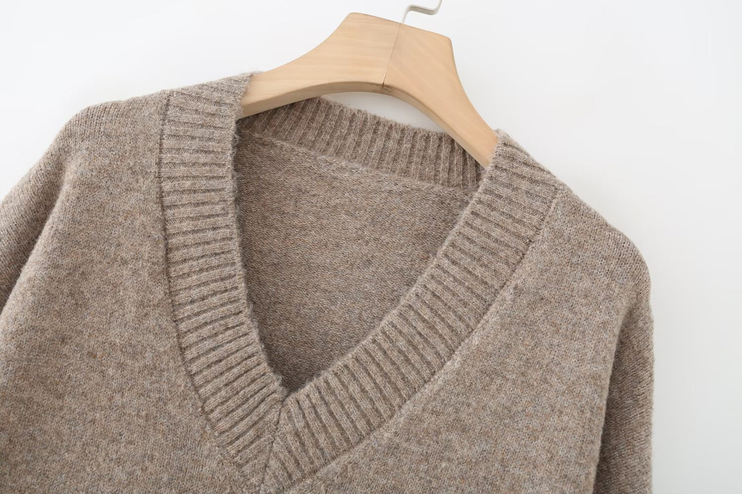 Women's soft textured loose V-neck knitted sweater
