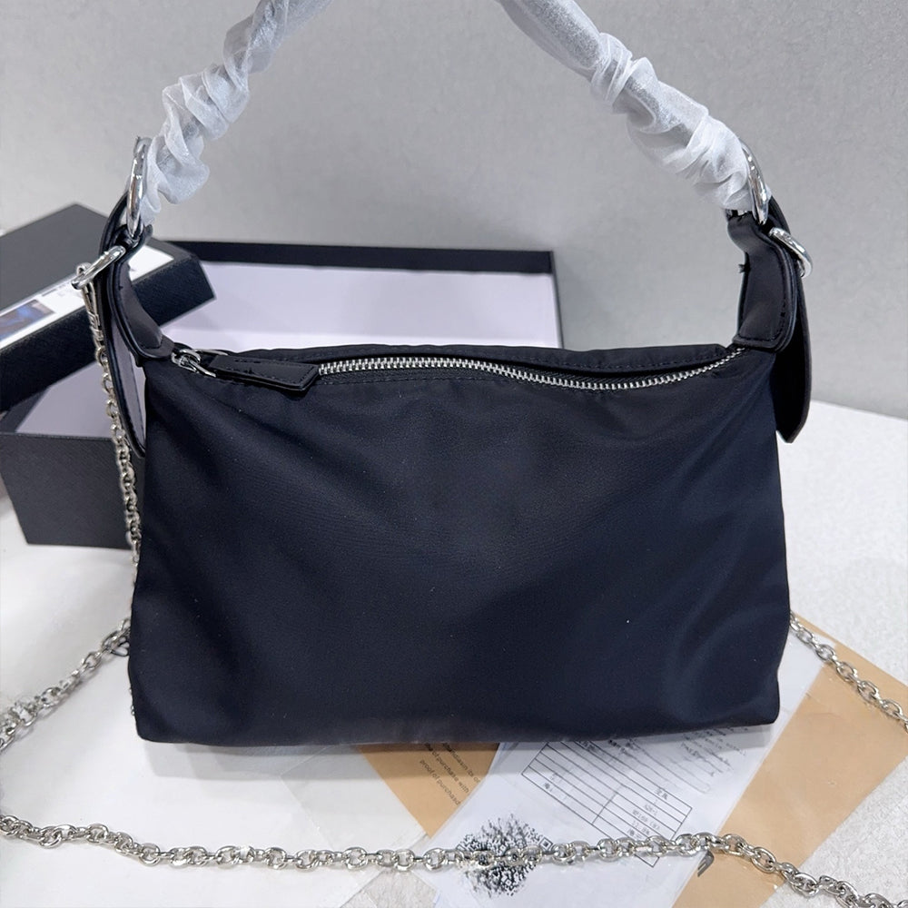 Women's 2025 Casual Joker Large Capacity Light Slung Chain Decorative Retro Shoulder Bag Handbag