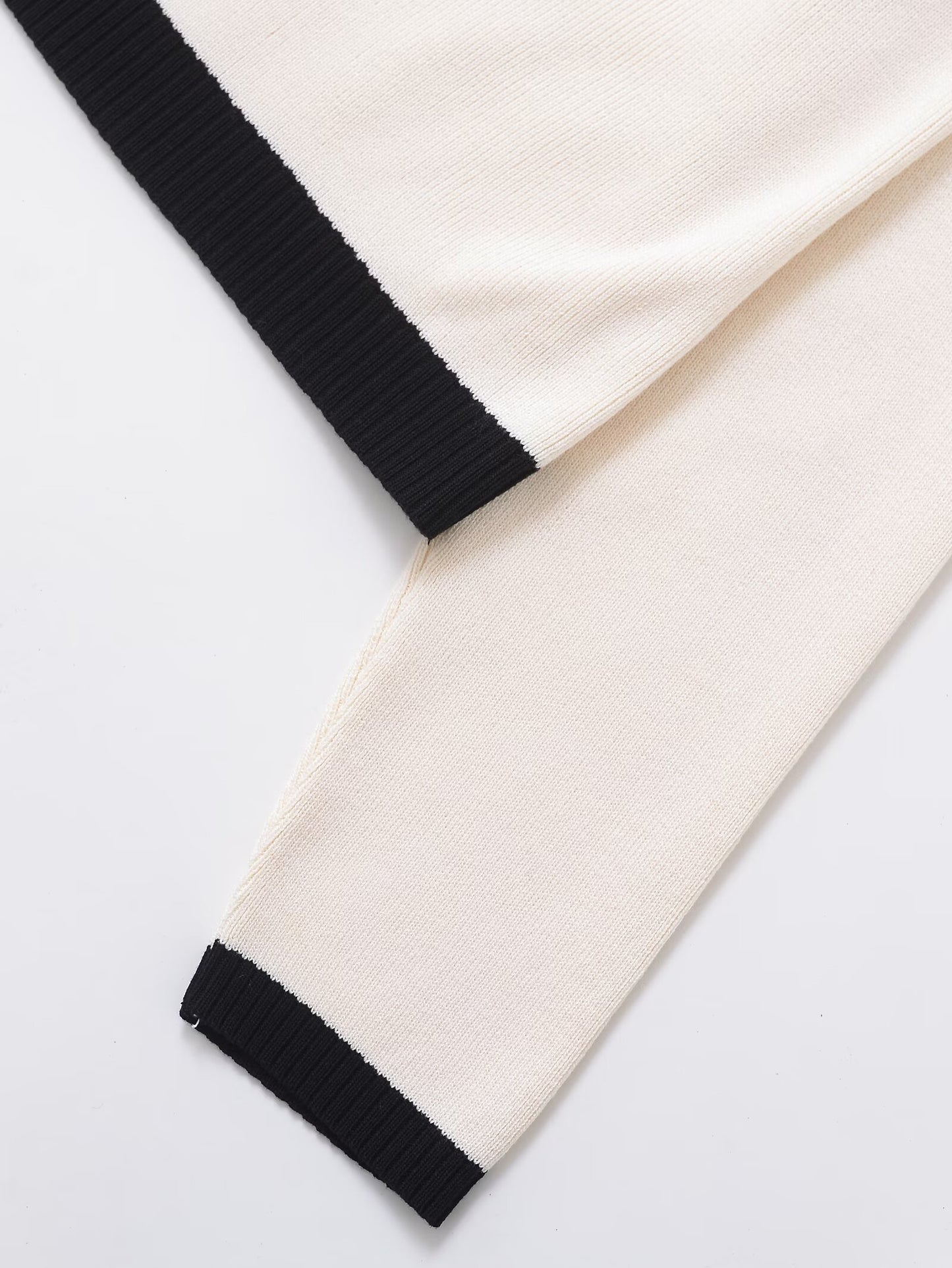 Women's new versatile fashion O-neck gold button knitted long sleeve cardigan