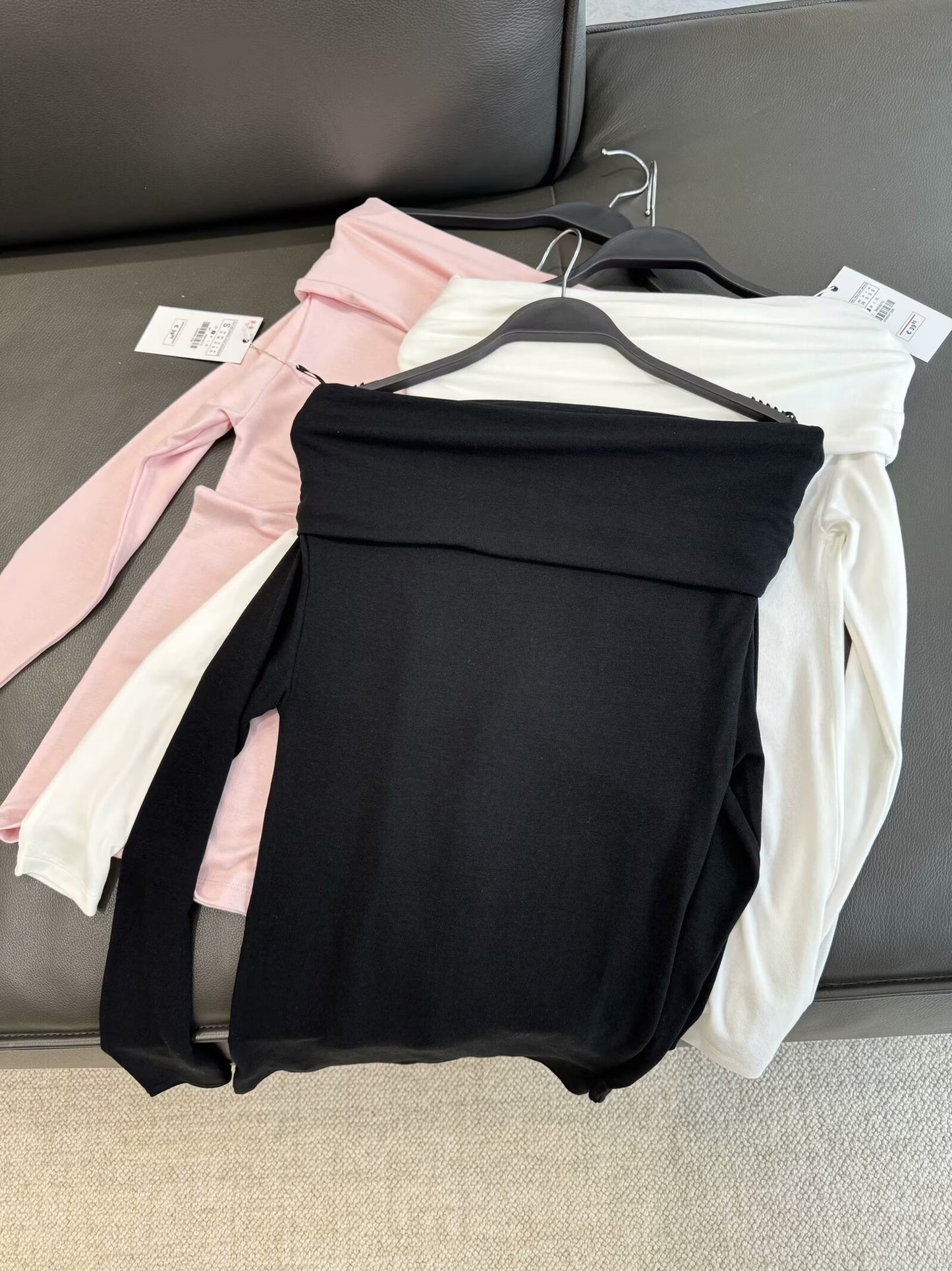 Women's 2025 new fashion pleated decoration slim strapless off shoulder top retro long sleeved women's pullover shirt chic top