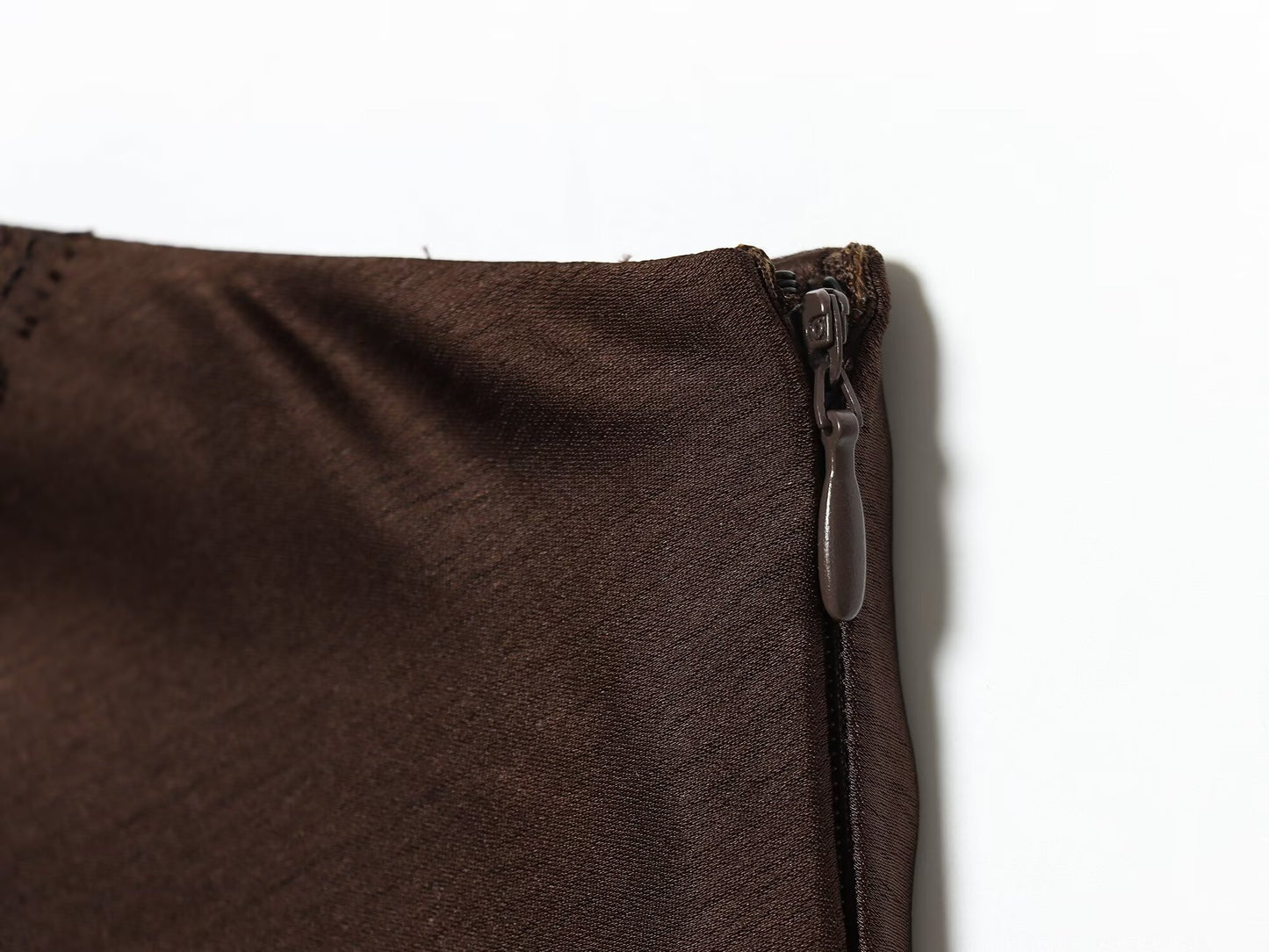 Women's lace hem satin texture MIDI skirt