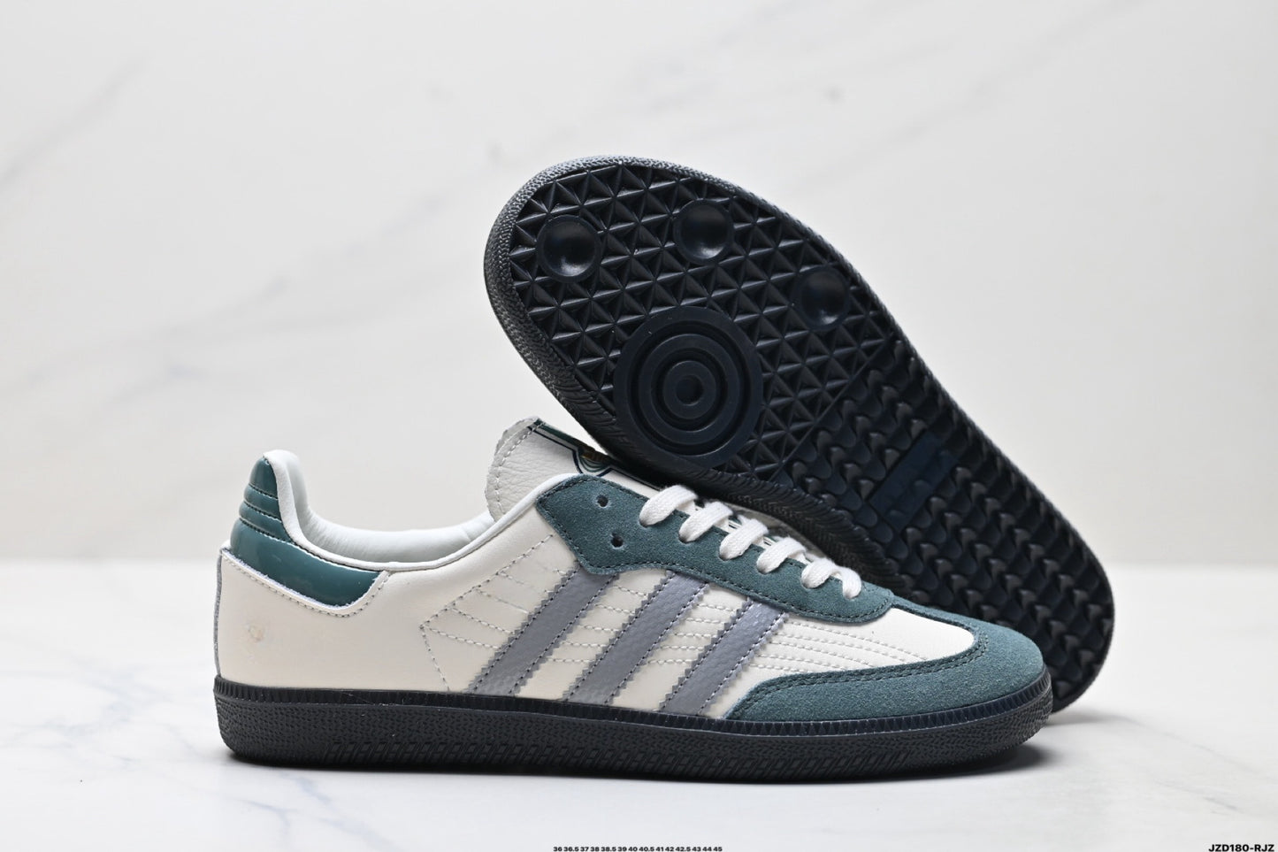 Men's and women's new leisure joker gentleman's moral training football style joker low-cut leisure sports shoes have a shoe box.