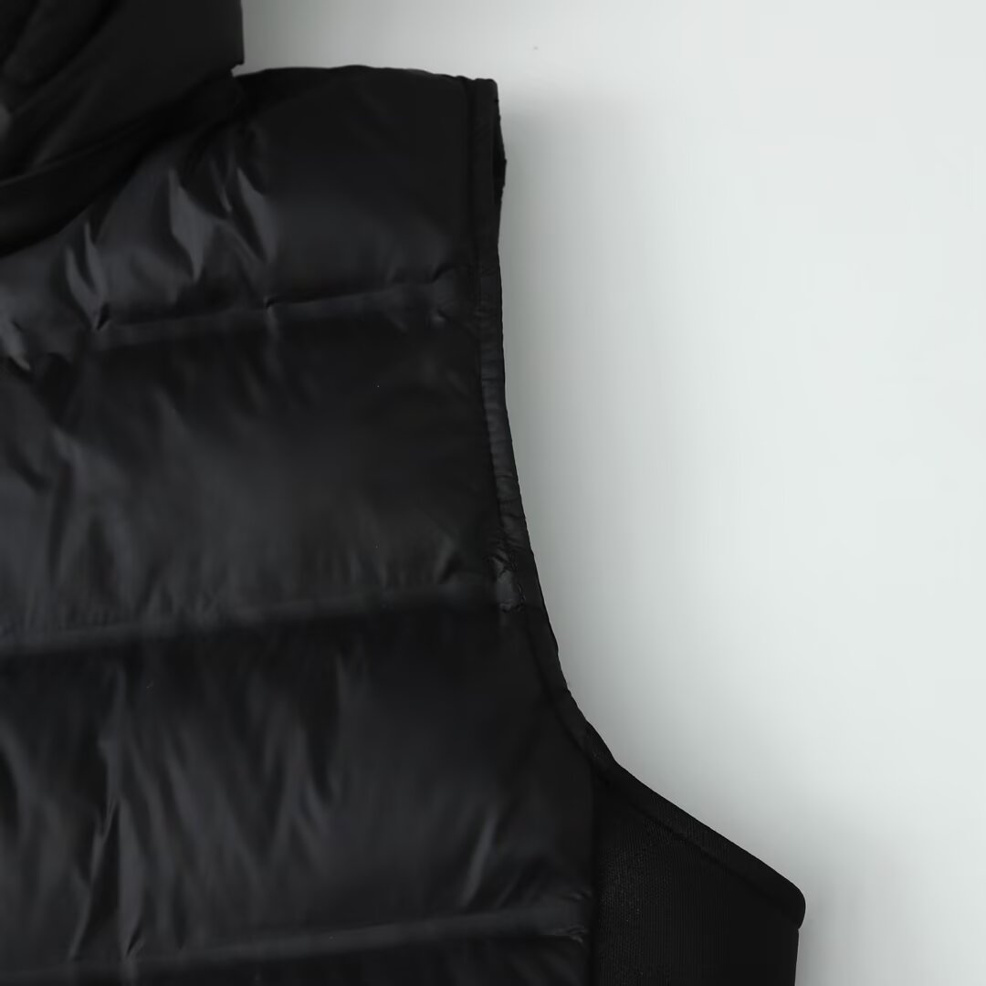 Women's sleeveless contrasting hooded cotton vest