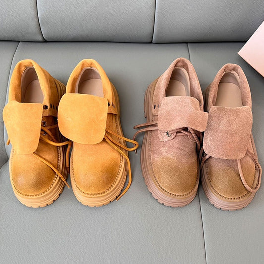 Women's new platform Martin boots have a shoe box