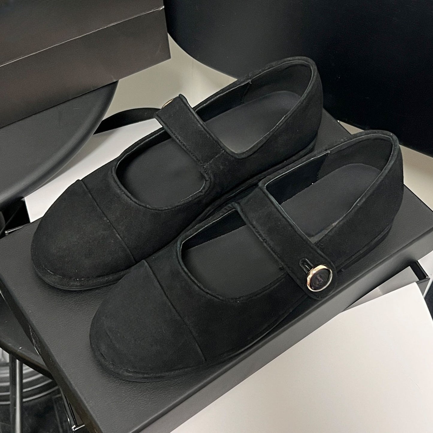 Women's new frosted flat shoes have a shoe box