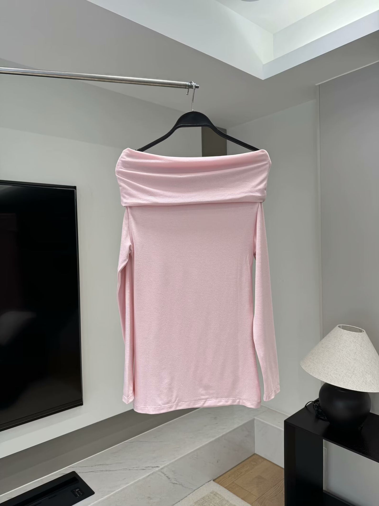 Women's 2025 new fashion pleated decoration slim strapless off shoulder top retro long sleeved women's pullover shirt chic top