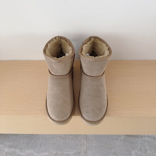 New short tube thickened winter snow boots have a shoe box