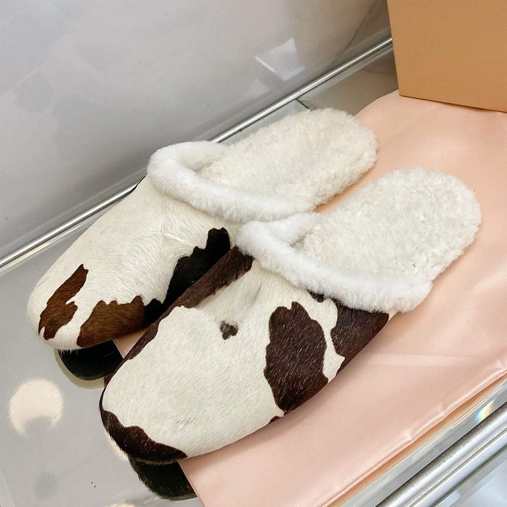 Women's new outer wear plus fluffy slippers have a shoe box