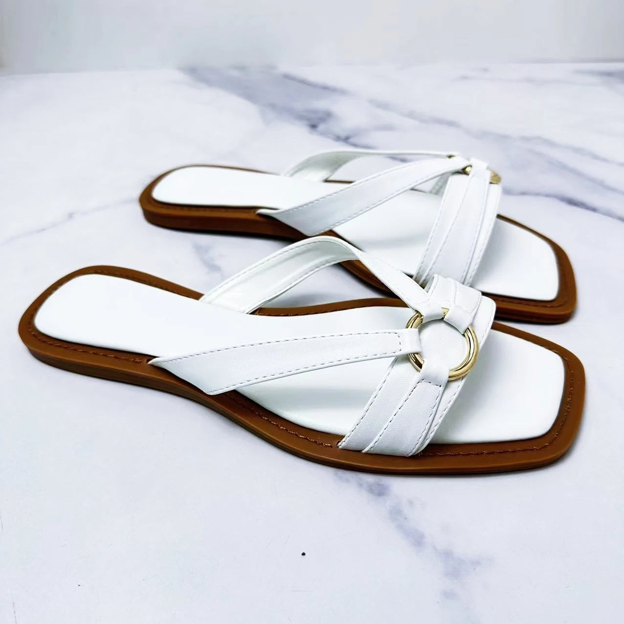 New 2024 Women's Shoes Fashion Square Flat Sandals With Metal Buckle Decoration Casual Joker Beach Sandals Women.