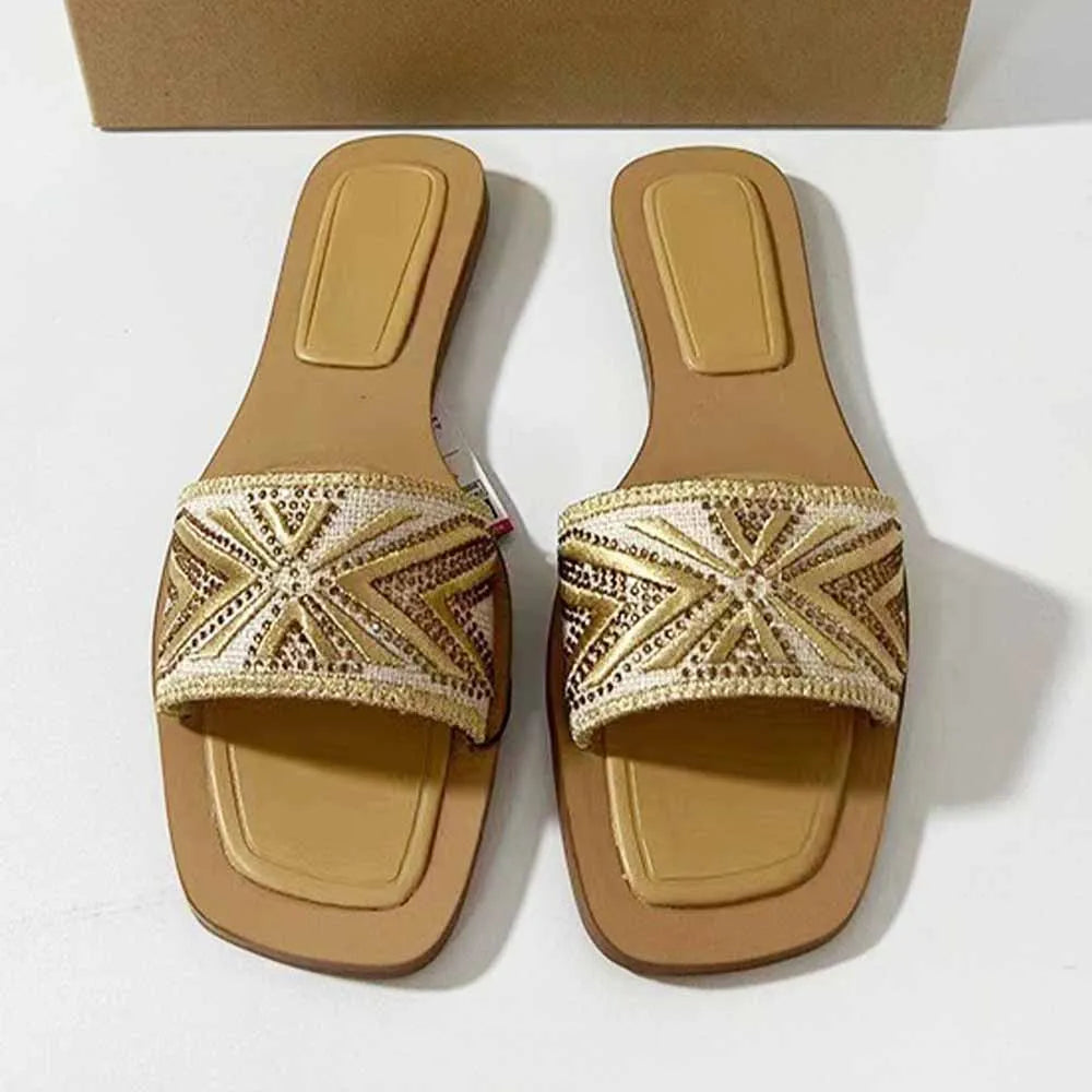 New 2024 Women's Shoes Fashion Silver Yellow Retro Flat Sandals Embroidered Casual Wear Beach Sandals Women.