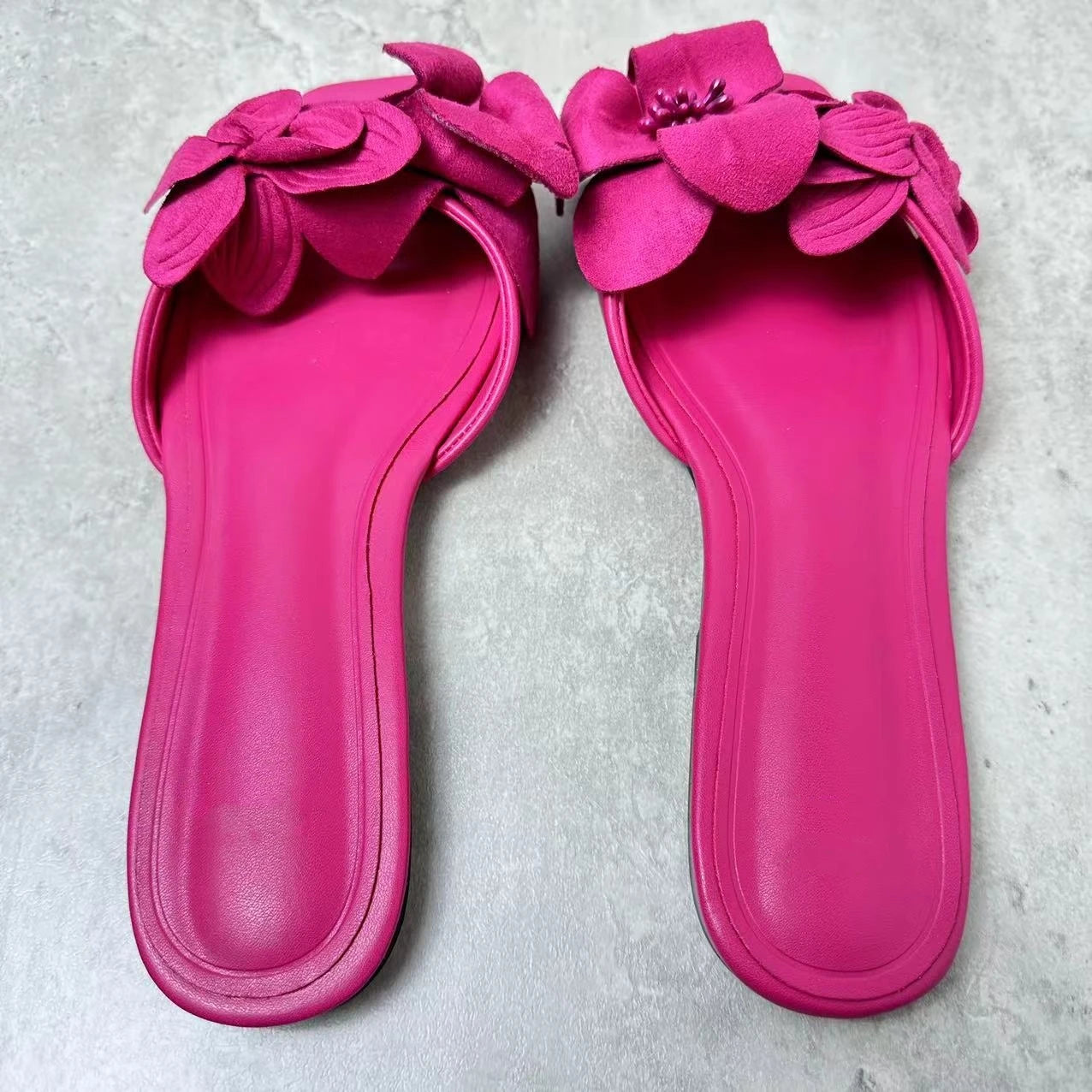 New Joker Women's Shoes in Summer With Pink Flowers Decorated Leather Fashion Flat Sandals