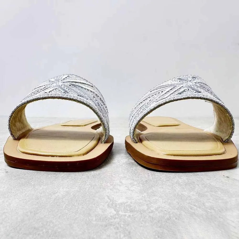 New 2024 Women's Shoes Fashion Silver Yellow Retro Flat Sandals Embroidered Casual Wear Beach Sandals Women.