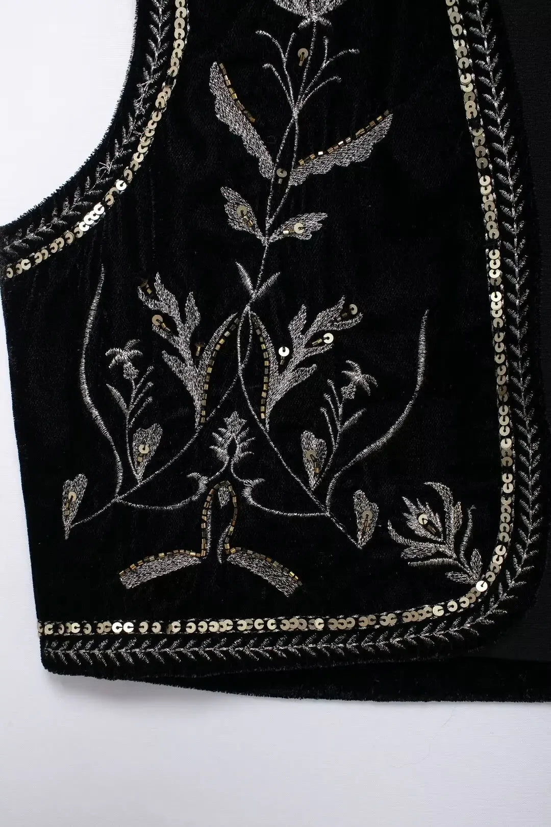 Women's new fashion floral embroidery decoration casual black short Open velvet vest retro sleeveless women's vest chic top