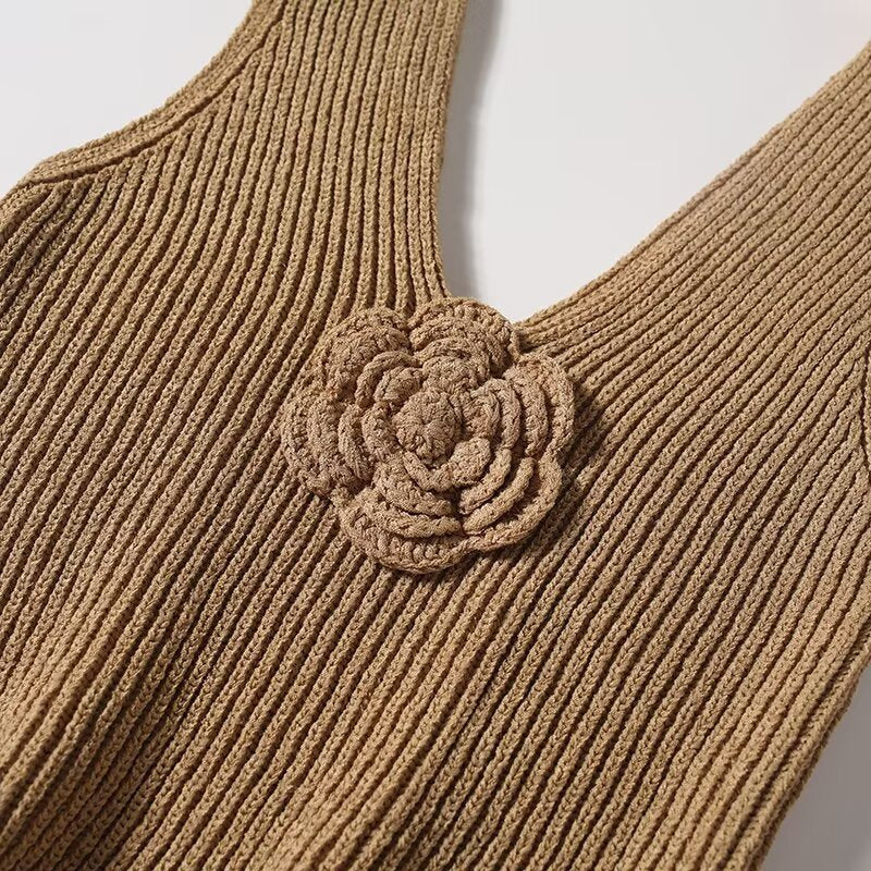 Women's 2025 new fashion flower decoration V-neck knitted vest