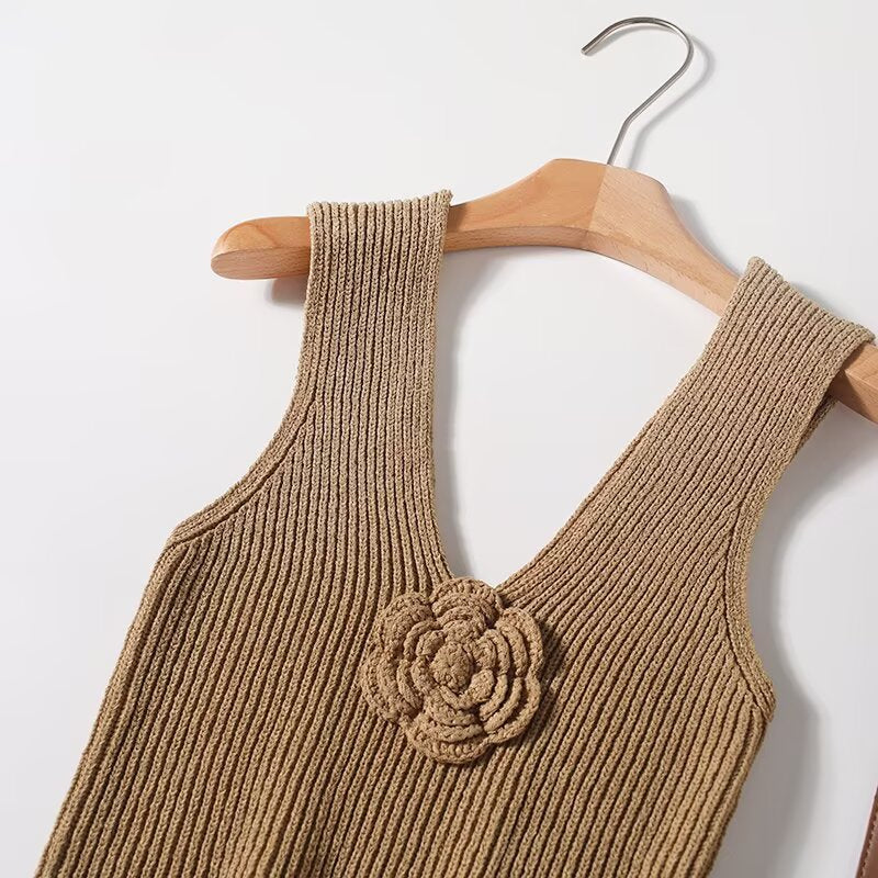 Women's 2025 new fashion flower decoration V-neck knitted vest