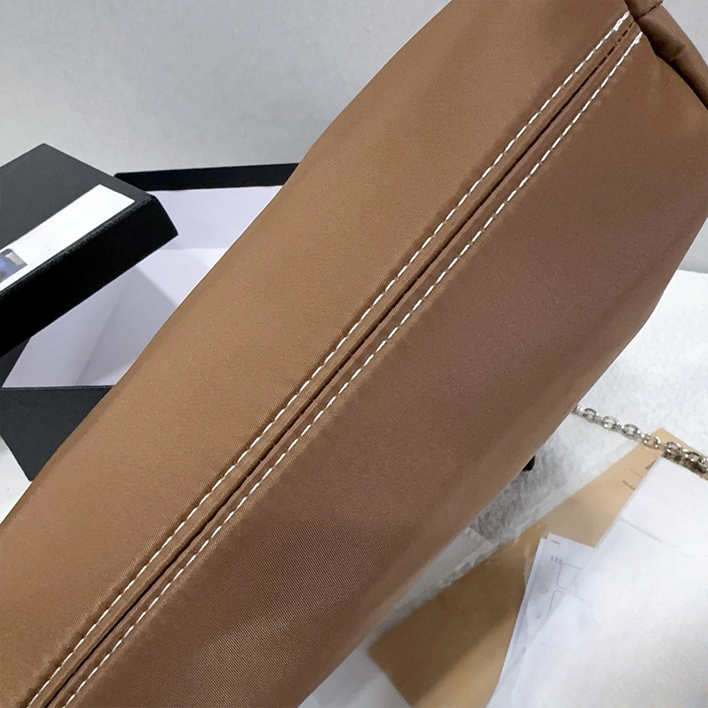 Women's 2025 Casual Joker Large Capacity Light Slung Chain Decorative Retro Shoulder Bag Handbag