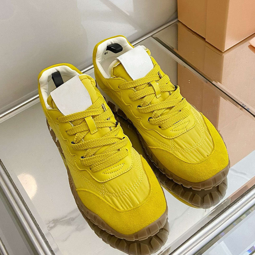 Women's new lace-up thick-soled canvas sneakers have a shoe box