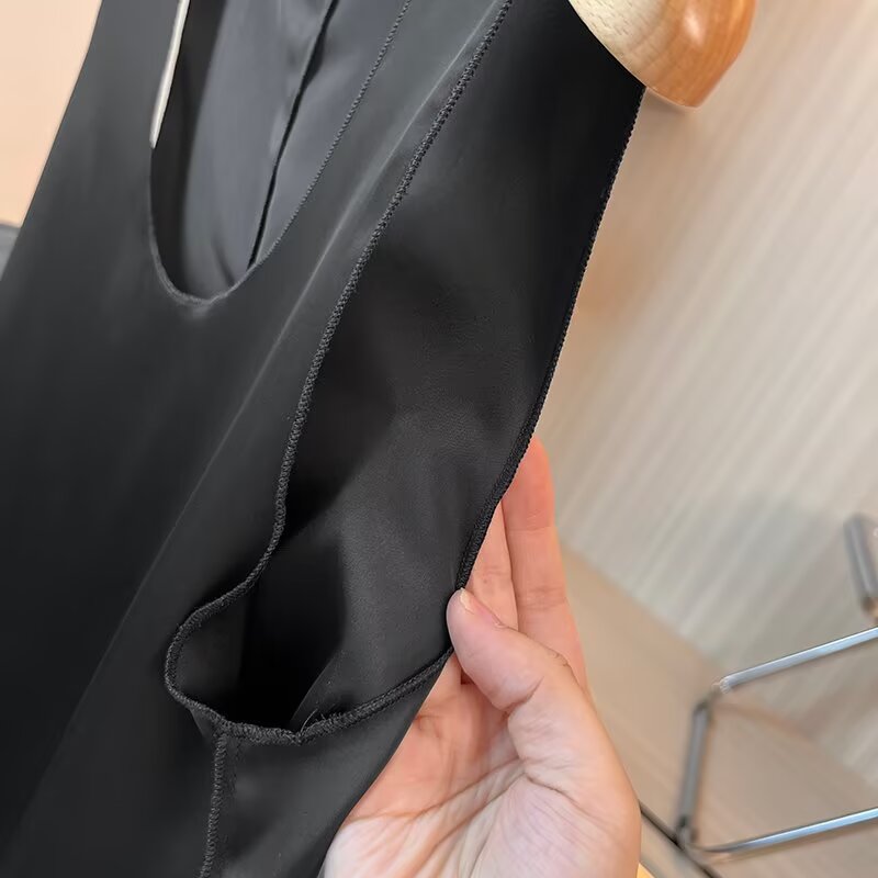 Women's new fashion satin texture sleeveless U-neck shirt