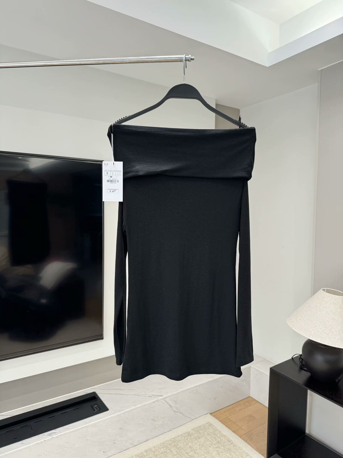 Women's 2025 new fashion pleated decoration slim strapless off shoulder top retro long sleeved women's pullover shirt chic top